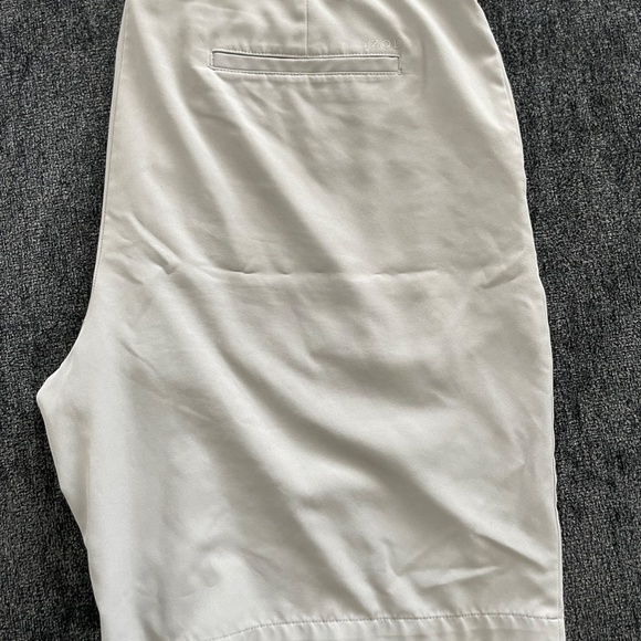 Izod Mens Golf Shorts - Picture 2 of 4